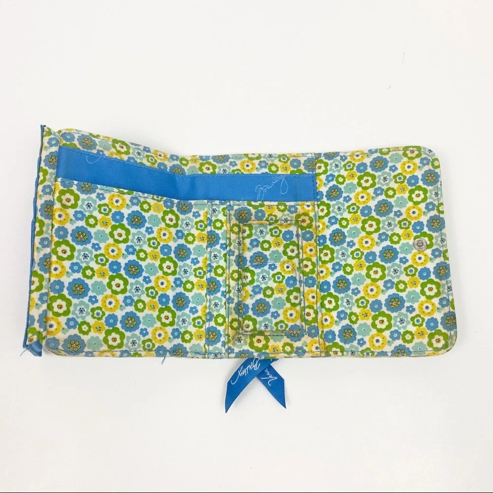 Vera Bradley Floral Trifold‎ Wallet - Picture 3 of 6